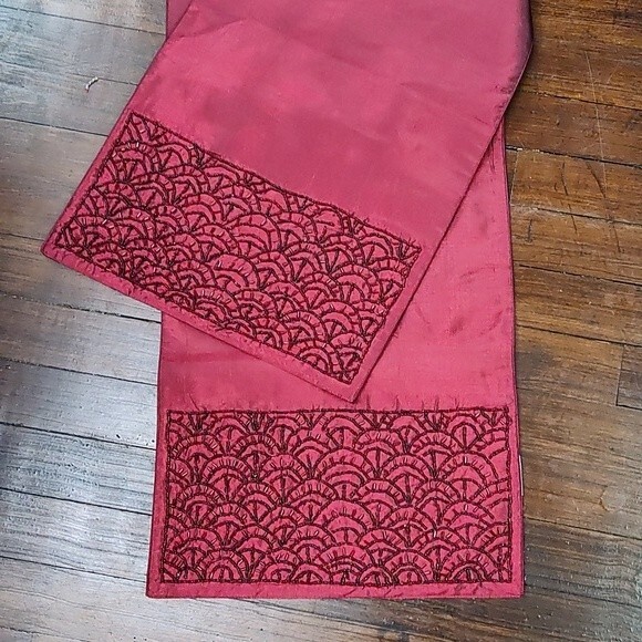 Romantic Home Beaded Table Runner - Picture 1 of 5